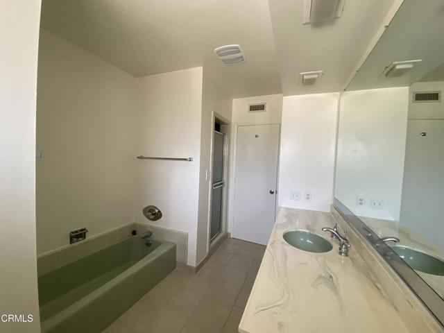 4802 Castle Road, La Canada Flintridge CA: https://media.crmls.org/mediaz/50c476de-4e87-4a26-9bf6-09dedb4dc570.jpg