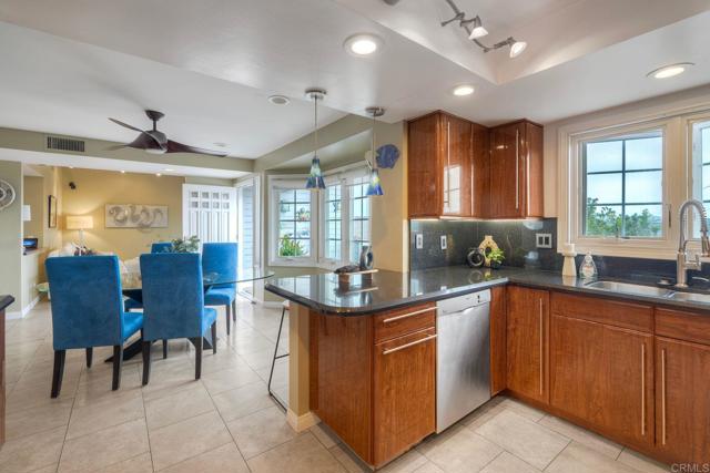 Detail Gallery Image 12 of 65 For 2132 S. Coast Hwy, Oceanside,  CA 92054 - 2 Beds | 2 Baths