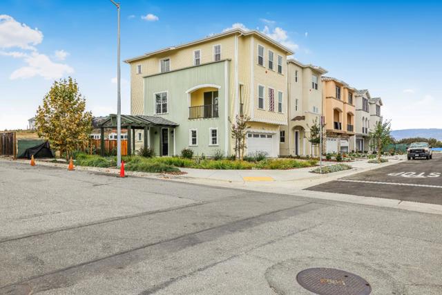 401 San Luis Avenue, Watsonville CA: https://media.crmls.org/mediaz/50c4b931-ff00-42b2-9cee-ed6abc4e0b46.jpg