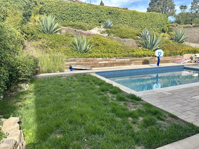 1961 Mccrea Road, Thousand Oaks CA: https://media.crmls.org/mediaz/50c4d16f-db81-4cf4-9b12-4487e50b0360.jpg