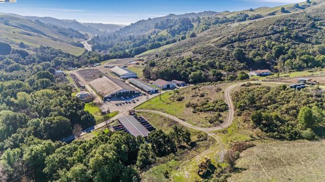 10250 Crow Canyon Rd, Castro Valley CA: https://media.crmls.org/mediaz/50c4e8bb-8a41-4bf8-a9db-f693876b2981.jpg