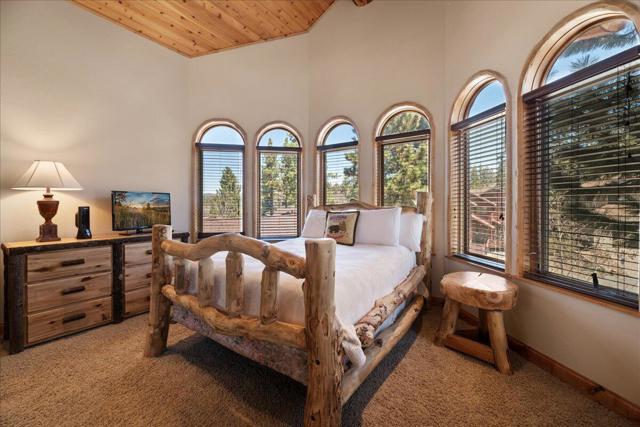 1215 Wolf Creek Court, Big Bear CA: https://media.crmls.org/mediaz/50c4f055-f565-4f8e-9ba6-494d30ef68f6.jpg