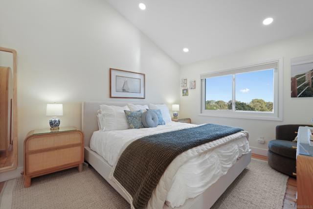 2207 Caminito Cabala, La Jolla CA: https://media.crmls.org/mediaz/50c577f4-e306-4c2d-85ee-56604f35fc19.jpg