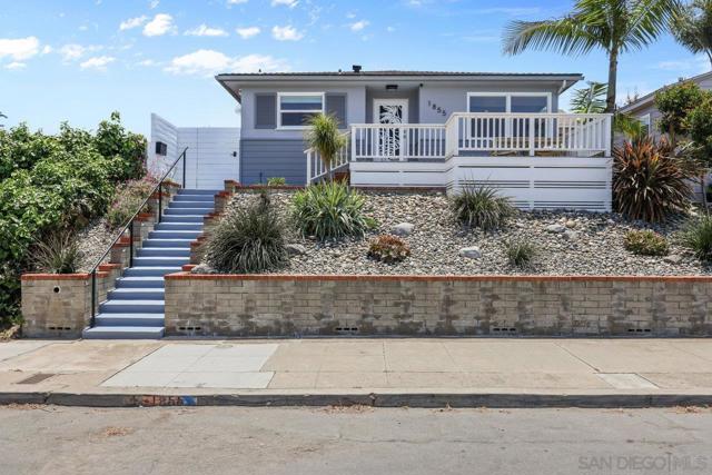 1855 Capistrano St, San Diego CA: https://media.crmls.org/mediaz/50c61814-5255-4664-a31c-8e4987f2ff8b.jpg