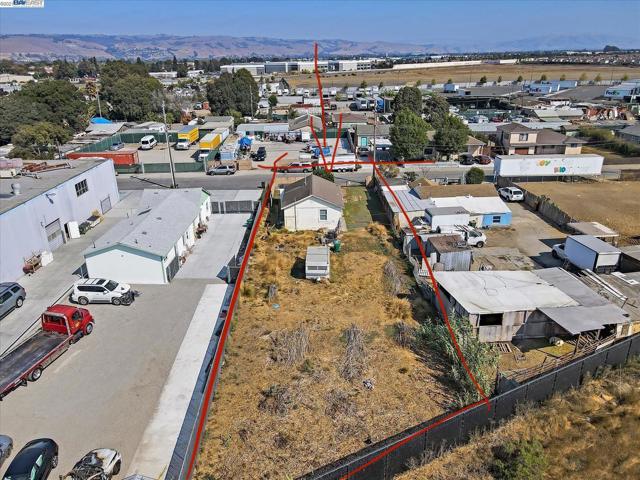 3339 Baumberg Avenue, Hayward CA: https://media.crmls.org/mediaz/50c6776c-36c0-401b-ae78-f2795962811a.jpg