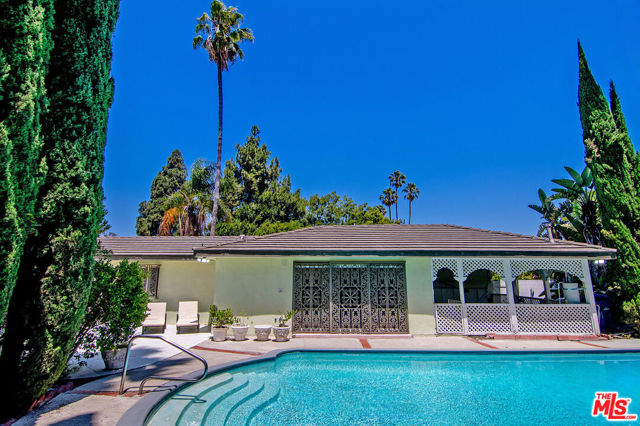 180 N Highland Avenue, Los Angeles CA: https://media.crmls.org/mediaz/50c67edc-0bd3-45f0-80a1-f0badae8141c.jpg