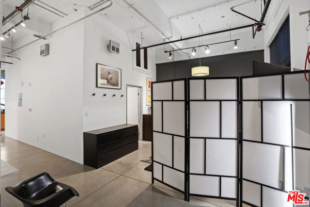 1130 S Flower Street, Los Angeles CA: https://media.crmls.org/mediaz/50c6ff14-97ee-4670-8909-578db427a7b1.jpg