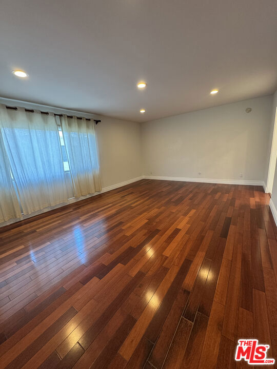 6205 1/2 Nita Avenue, Woodland Hills CA: https://media.crmls.org/mediaz/50c704c5-24ea-4426-92ef-56e8e57e1252.jpg