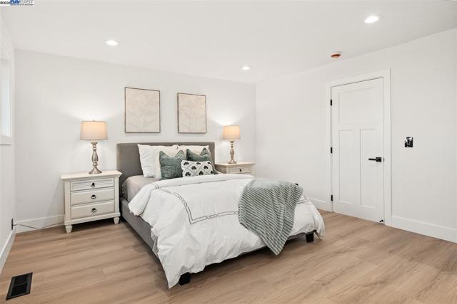 3270 Santa Sophia Way, Union City CA: https://media.crmls.org/mediaz/50c70ea3-2f56-4e34-9761-74d1c128df26.jpg