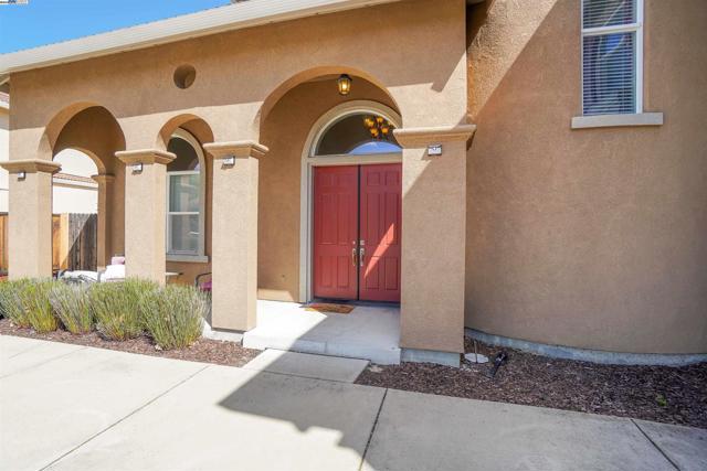 5018 Southport Ct, Antioch CA: https://media.crmls.org/mediaz/50c71b78-c0b8-4265-8058-41415bdd7a7d.jpg