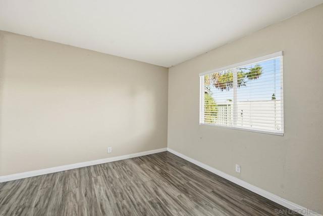 240 W Lincoln Ave, Escondido CA: https://media.crmls.org/mediaz/50c73fb8-f0c8-4705-9bff-9909e4756688.jpg