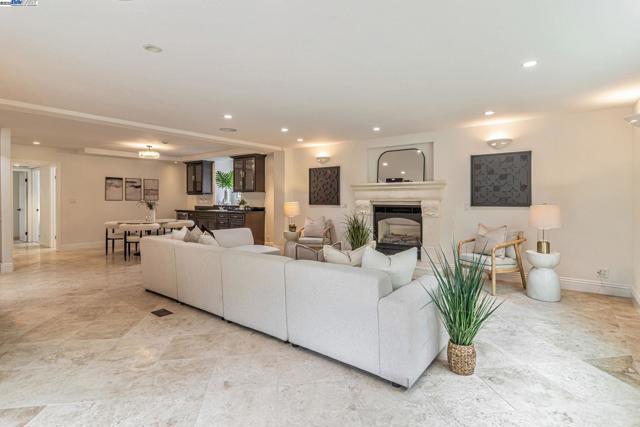 19052 Mount Lassen Drive, Castro Valley CA: https://media.crmls.org/mediaz/50c798db-6e05-43d5-b1ee-866b3d43f7e2.jpg