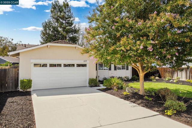 127 Elvira St, Livermore CA: https://media.crmls.org/mediaz/50c7dbb1-05cc-483e-8caf-5c107a7fd752.jpg
