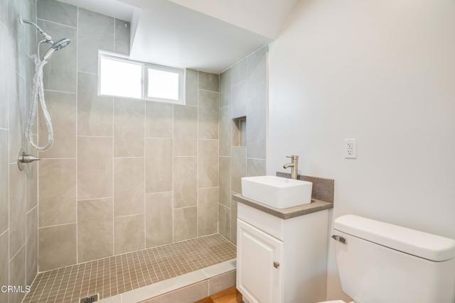 300 E Alhambra Road, Alhambra CA: https://media.crmls.org/mediaz/50c83279-8161-441d-bde8-3dd35ae551eb.jpg