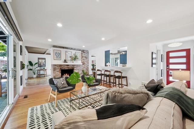 3434 LITTLE LANE, Lafayette CA: https://media.crmls.org/mediaz/50c86bc4-2742-47ec-8701-0637dbf13050.jpg