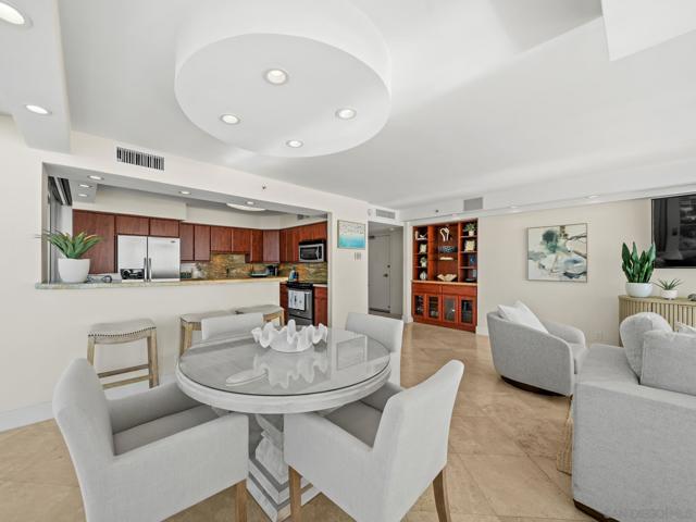 1810 Avenida Del Mundo, Coronado CA: https://media.crmls.org/mediaz/50c89dcc-b018-4f90-8678-2f7931dffaf6.jpg