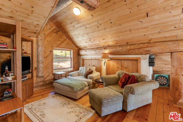 15050 Scott Bar Mountain Lookout Road, Fort Jones CA: https://media.crmls.org/mediaz/50c93385-a187-4dda-b0a7-d0a765b9d457.jpg