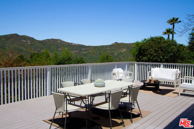 26343 Lockwood Road, Malibu CA: https://media.crmls.org/mediaz/50c9b4ae-eaf9-41ac-a91d-57bf0500e15b.jpg