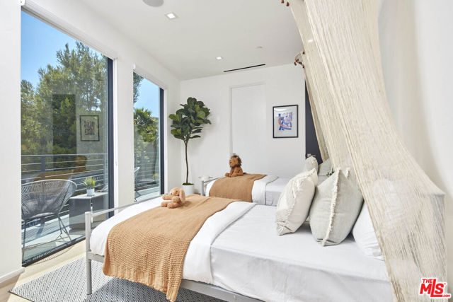 4338 Huntley Avenue, Culver City CA: https://media.crmls.org/mediaz/50ca9fa2-b546-459d-88c4-3a57d5fa8f19.jpg