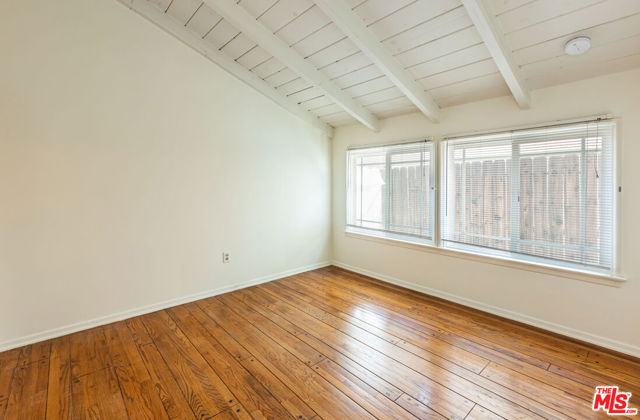 21924 Buena Ventura Street, Woodland Hills CA: https://media.crmls.org/mediaz/50caf201-f790-46a0-97d7-601b1c5ceafe.jpg