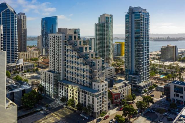1240 India St, San Diego CA: https://media.crmls.org/mediaz/50cb7d3e-d7cf-428d-a7d2-99b8ab5caad7.jpg
