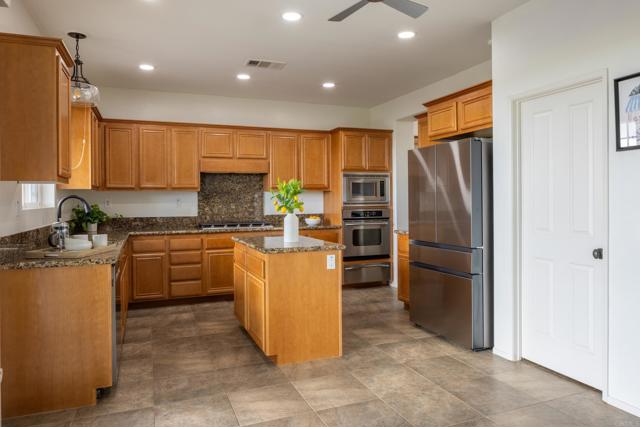 Detail Gallery Image 5 of 26 For 1185 Parkview Dr, Oceanside,  CA 92057 - 4 Beds | 2/1 Baths