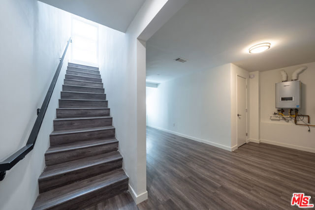 5941 Barton Avenue, Los Angeles CA: https://media.crmls.org/mediaz/50cbb734-f8a9-4947-bd79-272652168a25.jpg