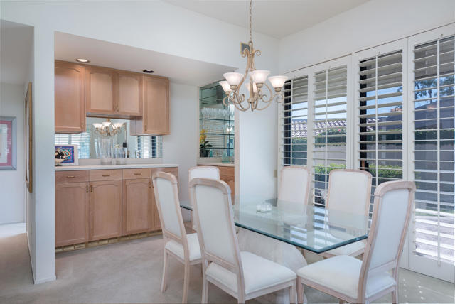 9 Wake Forest Court, Rancho Mirage CA: https://media.crmls.org/mediaz/50cbc814-e6d5-4d79-880a-ce174b17777e.jpg