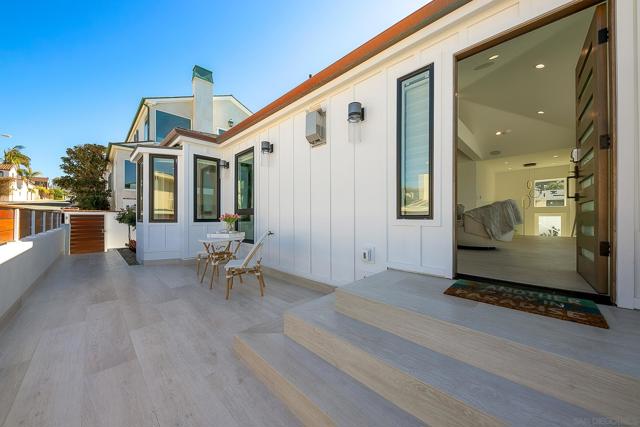 303 Sea Lane, La Jolla CA: https://media.crmls.org/mediaz/50cc6d54-40c1-480c-8bd9-75ffe23eaae9.jpg