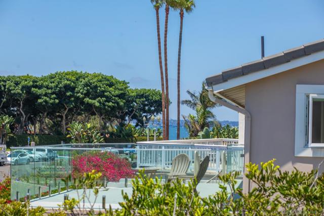 54 Half Moon Bend, Coronado CA: https://media.crmls.org/mediaz/50cc8d35-e63f-47ec-a0ff-ea3147909a7c.jpg