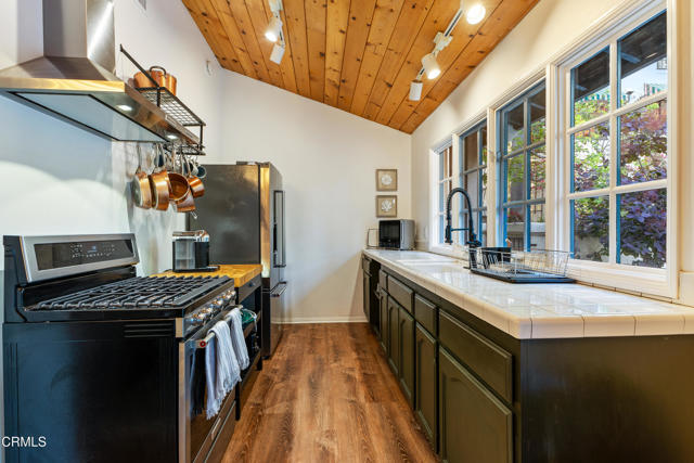 5321 Alta Canyada Road, La Canada Flintridge CA: https://media.crmls.org/mediaz/50cc8e21-a74a-44bd-9c4f-42fa7cb6170d.jpg