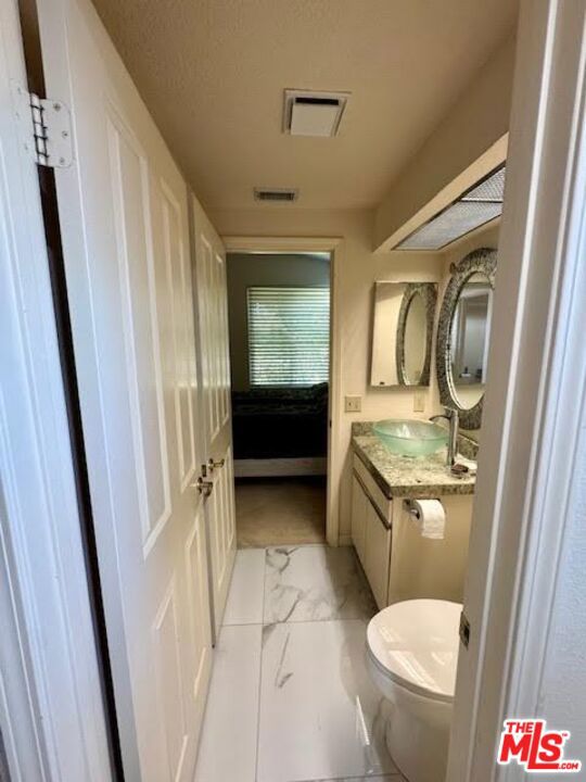 Image 21 of 31 For 408 Oakmont Drive