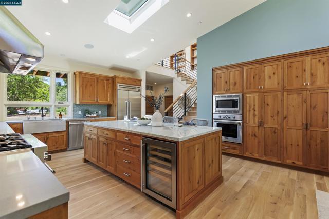 53 Tara Rd, Orinda CA: https://media.crmls.org/mediaz/50cd136c-1435-4f77-89f7-7d46d36415eb.jpg