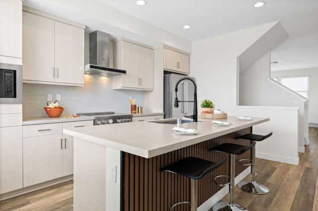 1307 Pullman Way, Oakland CA: https://media.crmls.org/mediaz/50cd679e-8bed-4d84-bcd9-f5714ccefdce.jpg