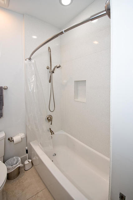 125 Lakeshore Drive, Rancho Mirage CA: https://media.crmls.org/mediaz/50cd67ab-faa9-4453-9b54-59c8185a7a1c.jpg