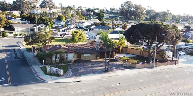 68 E Bonita Rd, Chula Vista CA: https://media.crmls.org/mediaz/50cdd7de-8e3b-43b7-8efc-36a9a16bf4f9.jpg
