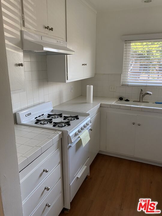 4244 Duquesne Avenue, Culver City CA: https://media.crmls.org/mediaz/50cf369b-e105-4445-ae82-e2a36cf924bc.jpg