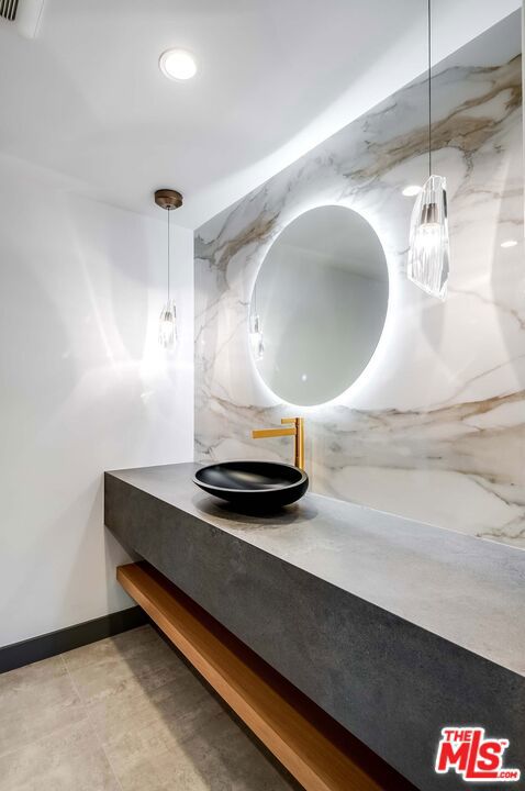 3201 Viola Place, Marina del Rey CA: https://media.crmls.org/mediaz/50cf5756-85a0-4851-9176-8a3feeb8247f.jpg