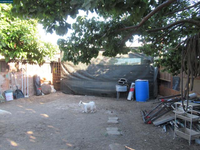 615 15Th St, Richmond CA: https://media.crmls.org/mediaz/50cfc43a-1f78-4061-a174-95cb6e6014ae.jpg