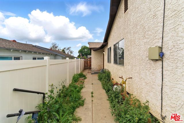 350 N Shadyglen Drive, Covina CA: https://media.crmls.org/mediaz/50cfe435-86fe-4701-8e69-6a0b44c5d0fe.jpg