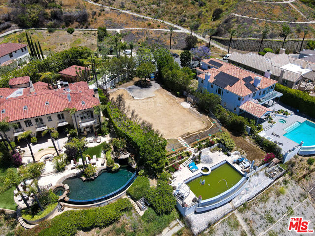 16864 Calle Bellevista, Pacific Palisades CA: https://media.crmls.org/mediaz/50d00b0a-b252-4db3-80e7-9c341e456596.jpg