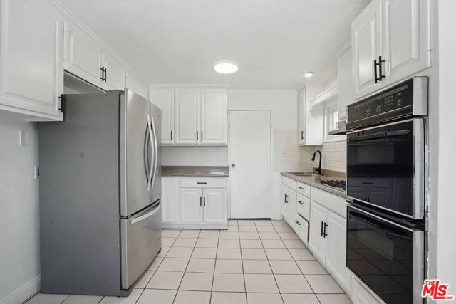 2108 Hauser Boulevard, Los Angeles CA: https://media.crmls.org/mediaz/50d02891-0e9f-47d8-854f-6043dda4230a.jpg
