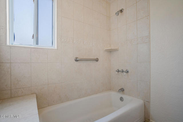 86 Teasdale Street, Thousand Oaks CA: https://media.crmls.org/mediaz/50d10099-6992-4f52-b00e-c65756681d47.jpg
