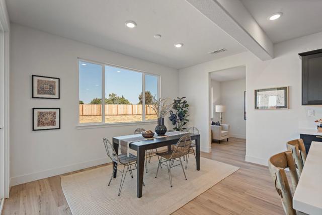 191 Scarlett Way, Hollister CA: https://media.crmls.org/mediaz/50d19113-9ea2-4db0-8102-9c848c5051f8.jpg