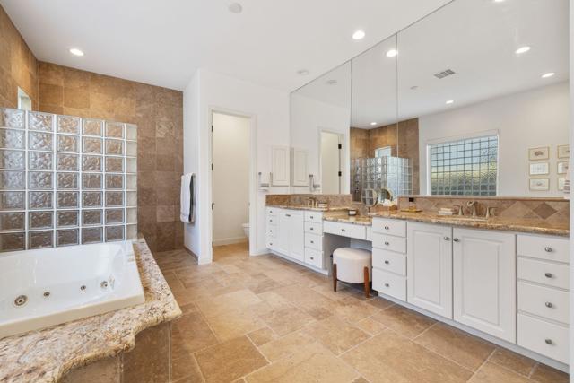 51464 Marbella Court, La Quinta CA: https://media.crmls.org/mediaz/50d26351-3f91-49e5-96b5-ea2937f4e6ac.jpg