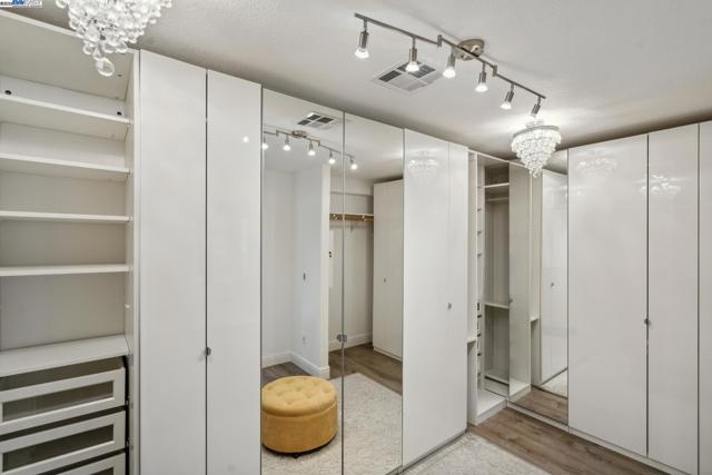 418 Golf Ct, Walnut Creek CA: https://media.crmls.org/mediaz/50d2cdac-f67a-46b4-9637-3eb1cab82399.jpg