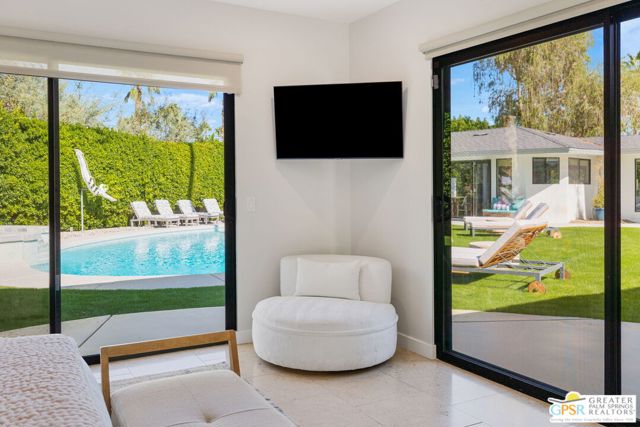 290 W Lilliana Drive, Palm Springs CA: https://media.crmls.org/mediaz/50d3398e-0590-41ba-a988-656876dd62af.jpg