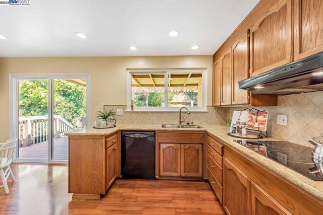 32072 Chicoine Ave, Hayward CA: https://media.crmls.org/mediaz/50d3648f-18cf-4b1f-9b9f-19279b67ea5d.jpg