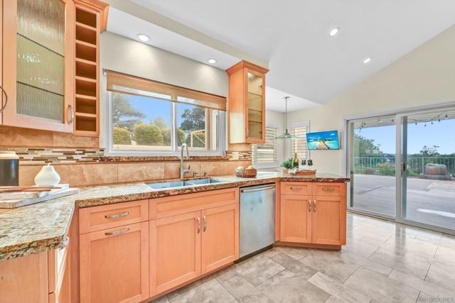 4459 Dorchester Pl, Carlsbad CA: https://media.crmls.org/mediaz/50d3c4ea-6787-49fb-ae1b-178275c8dac0.jpg