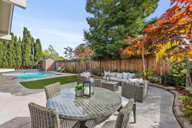 561 Anchor Circle, Redwood City CA: https://media.crmls.org/mediaz/50d440e3-4433-4940-b8b8-7292d3b6b862.jpg